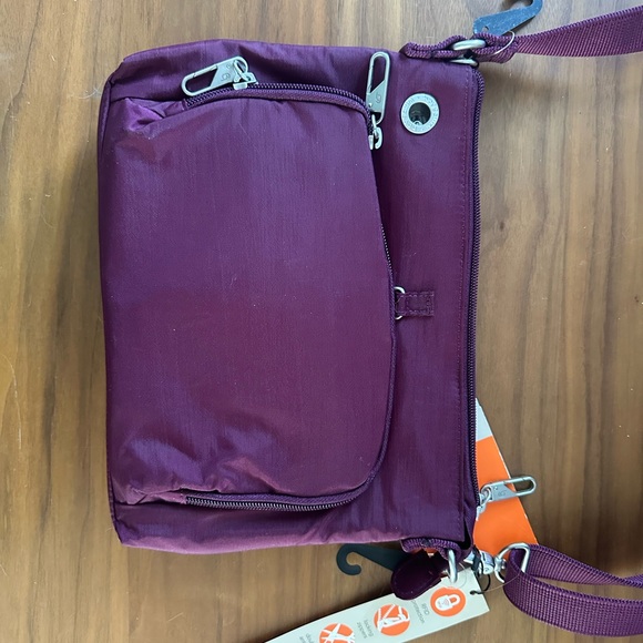 Baggallini anti theft handbag - Picture 5 of 10